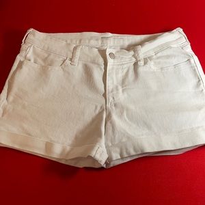 🟡 OLD NAVY WHITE DENIM SHORTS NWOT 8